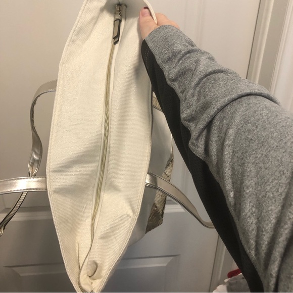 Victoria’s Secret ladies tote overnight bag purse - Picture 5 of 9